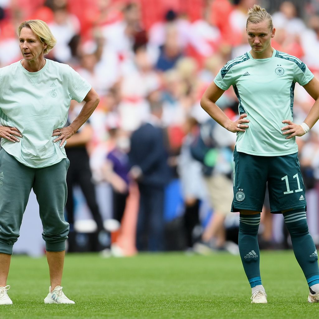 Martina Voss-Tecklenburg und Alexandra Popp, Juli 2022