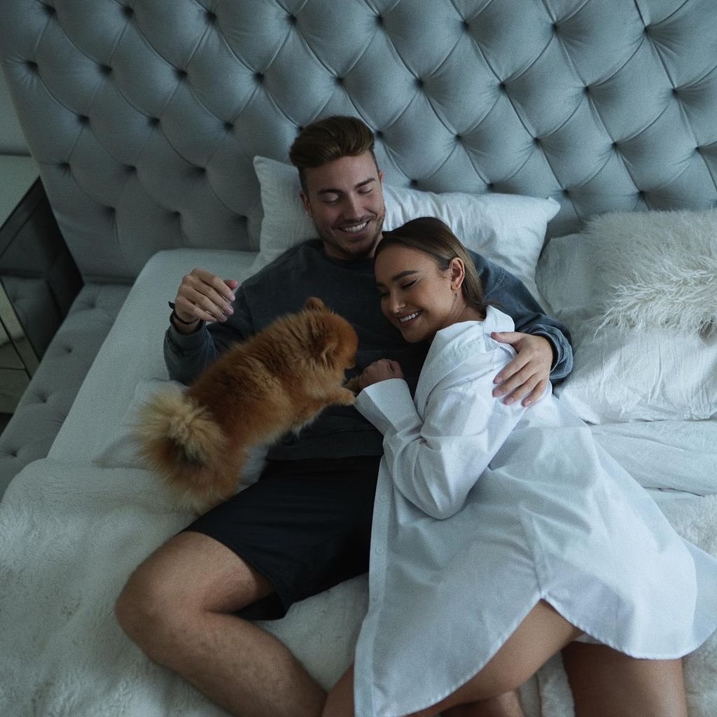 Marvin Conen und Maddy Nigmatullin mit ihrem Hund Moskau