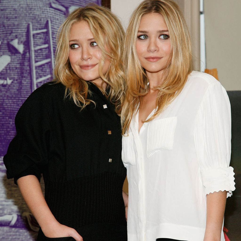 Mary-Kate Olsen und Ashley Olsen bei einer Autogrammstunde in NYC im Oktober 2008