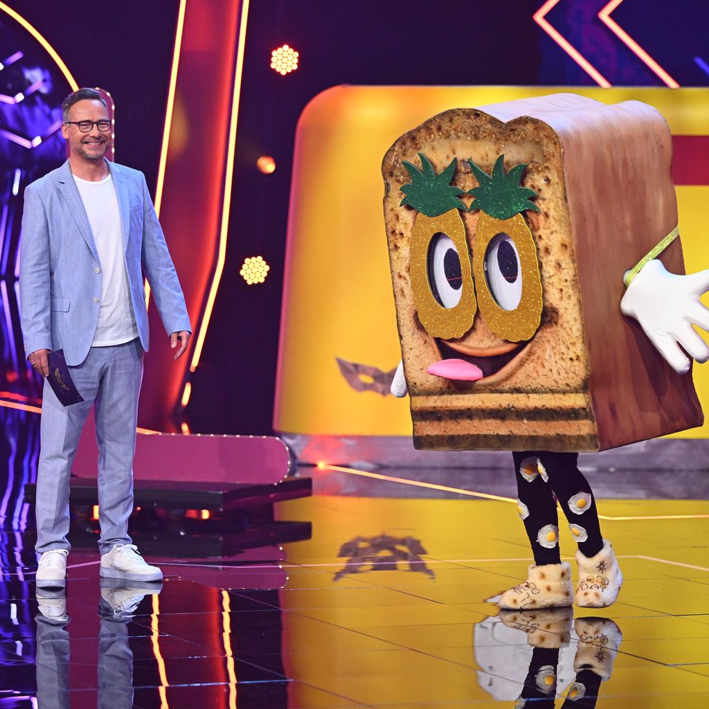 Mathias Opdenhövel und der Toast bei "The Masked Singer"