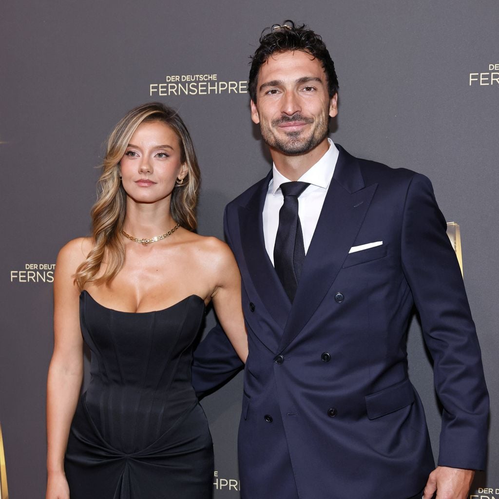 Mats Hummels und Nicola Cavanis beim Deutschen Fernsehpreis 2026 im Confex-Center der Koelnmesse in Köln