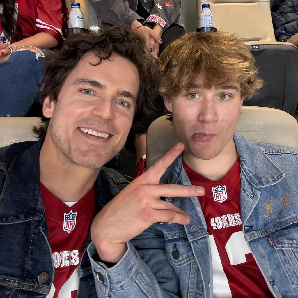 Matt Bomer und sein Sohn beim Match San Francisco 49ers gegen Detroit Lions