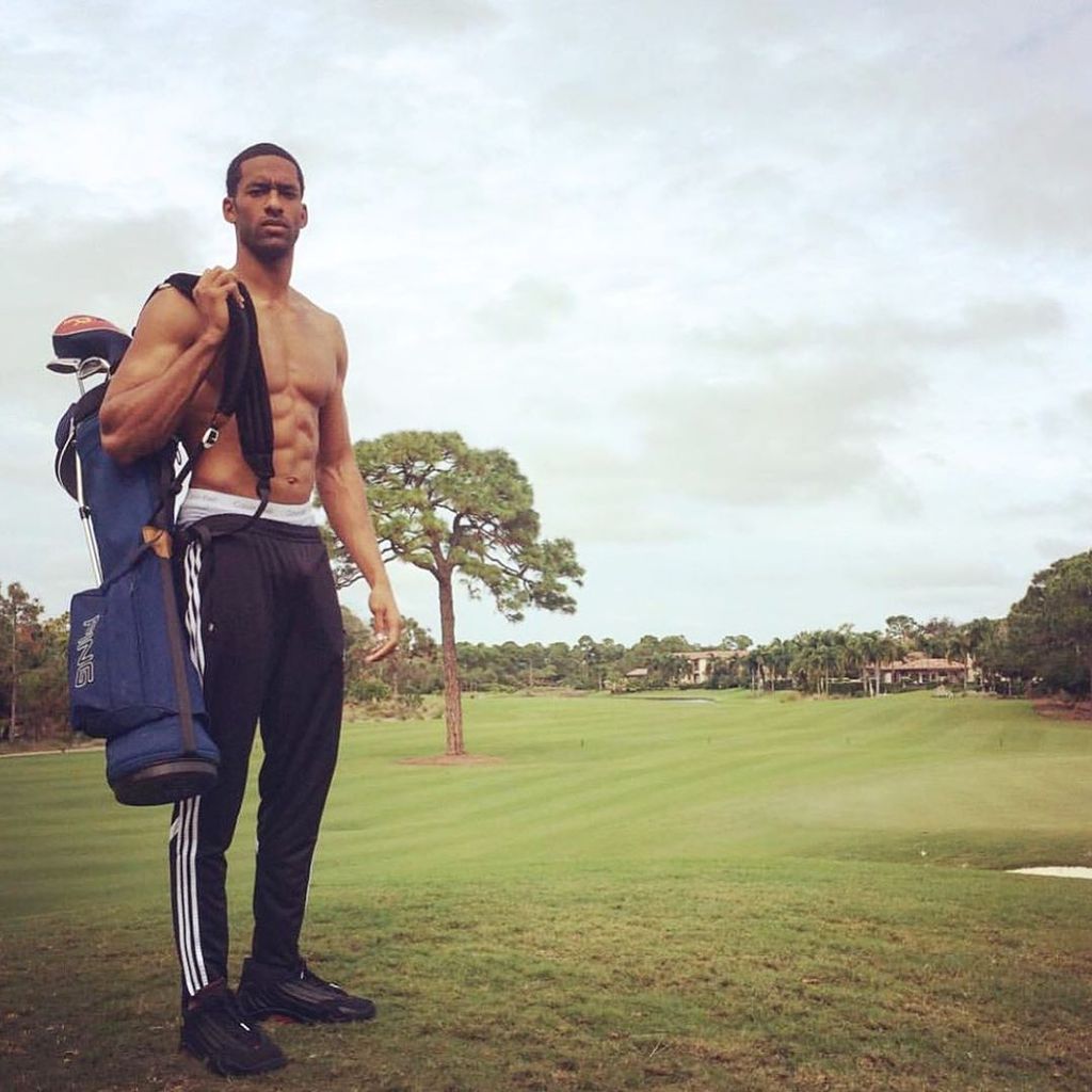 Matt James beim Golfen in Florida im Mai 2019
