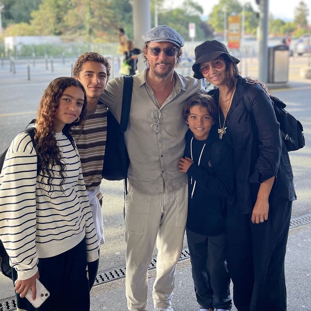 Matthew McConaughey mit Ehefrau Camila und seinen Kindern