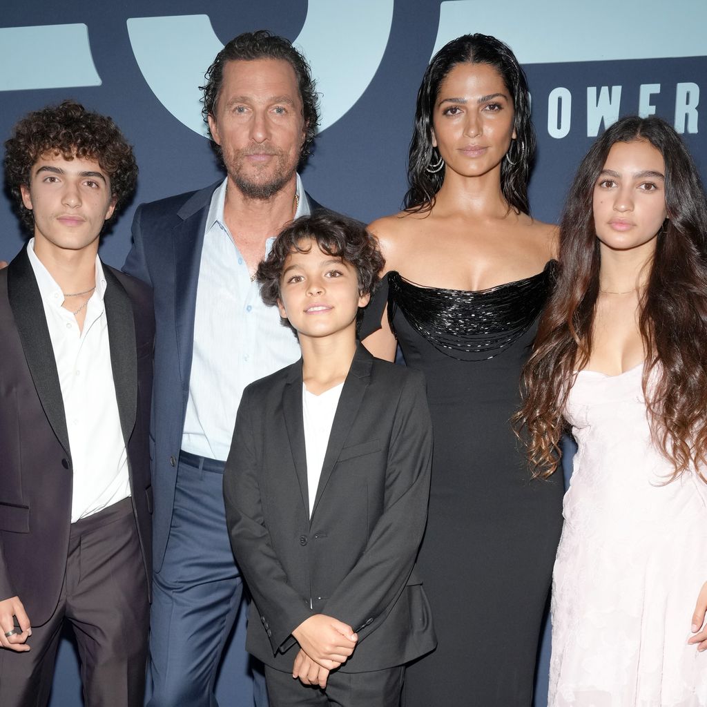 Matthew McConaughey und Camila Alves mit Levi, Livingston und Vida (v.l.n.r.)