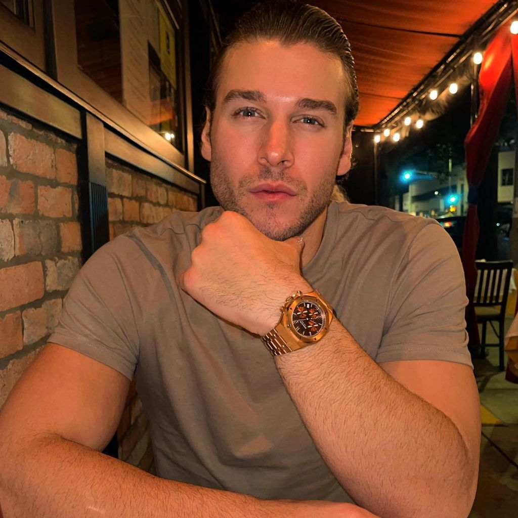 Matthew Rondeau in einem Restaurant
