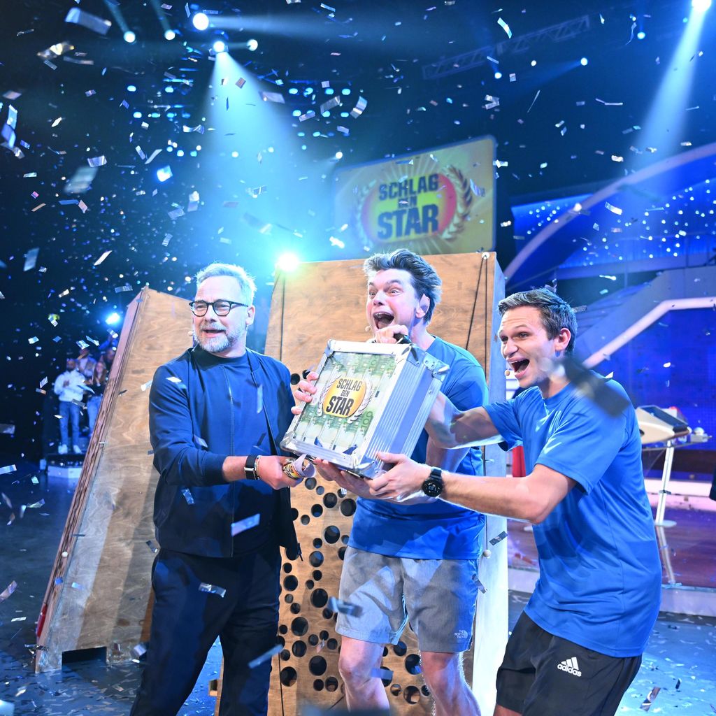 Matthias Opdenhövel und die "Schlag den Star"-Sieger Lutz van der Horst und Fabian Köster, November 2025