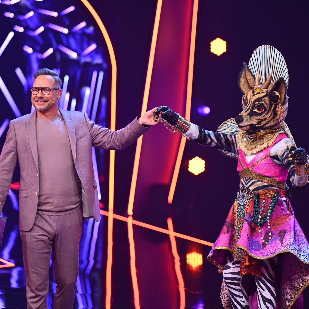 Matthias Opdenhövel und das Okapi bei "The Masked Singer" 2023