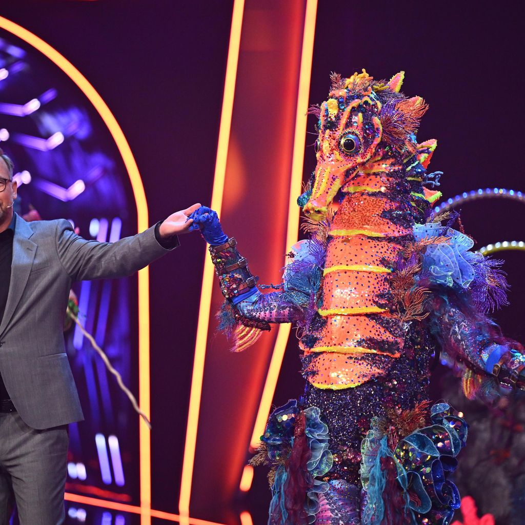 Matthias Opdenhövel und das Seepferdchen bei "The Masked Singer" 2023
