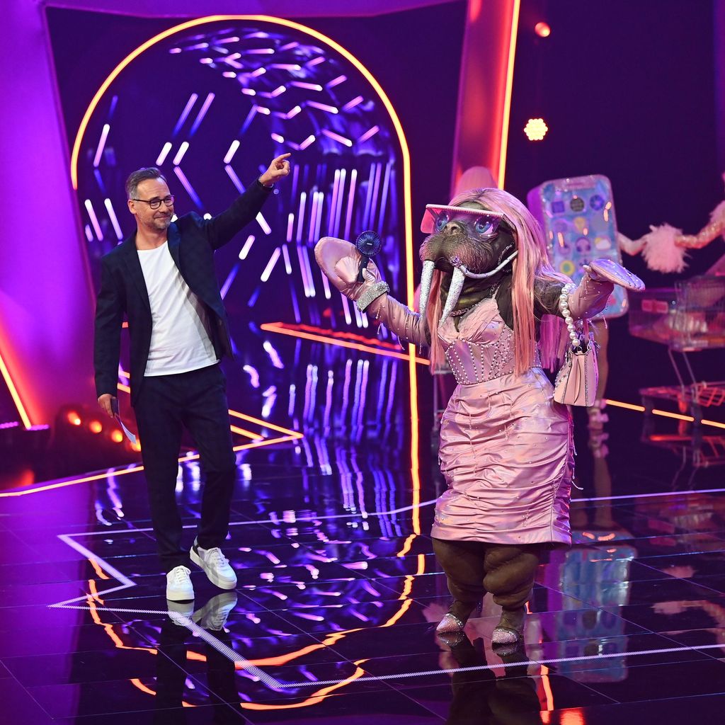 Matthias Opdenhövel und das Walross bei "The Masked Singer"