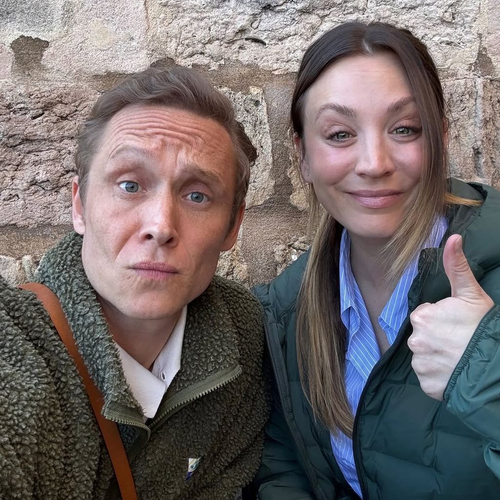 Matthias Schweighöfer und Kaley Cuoco, 2025