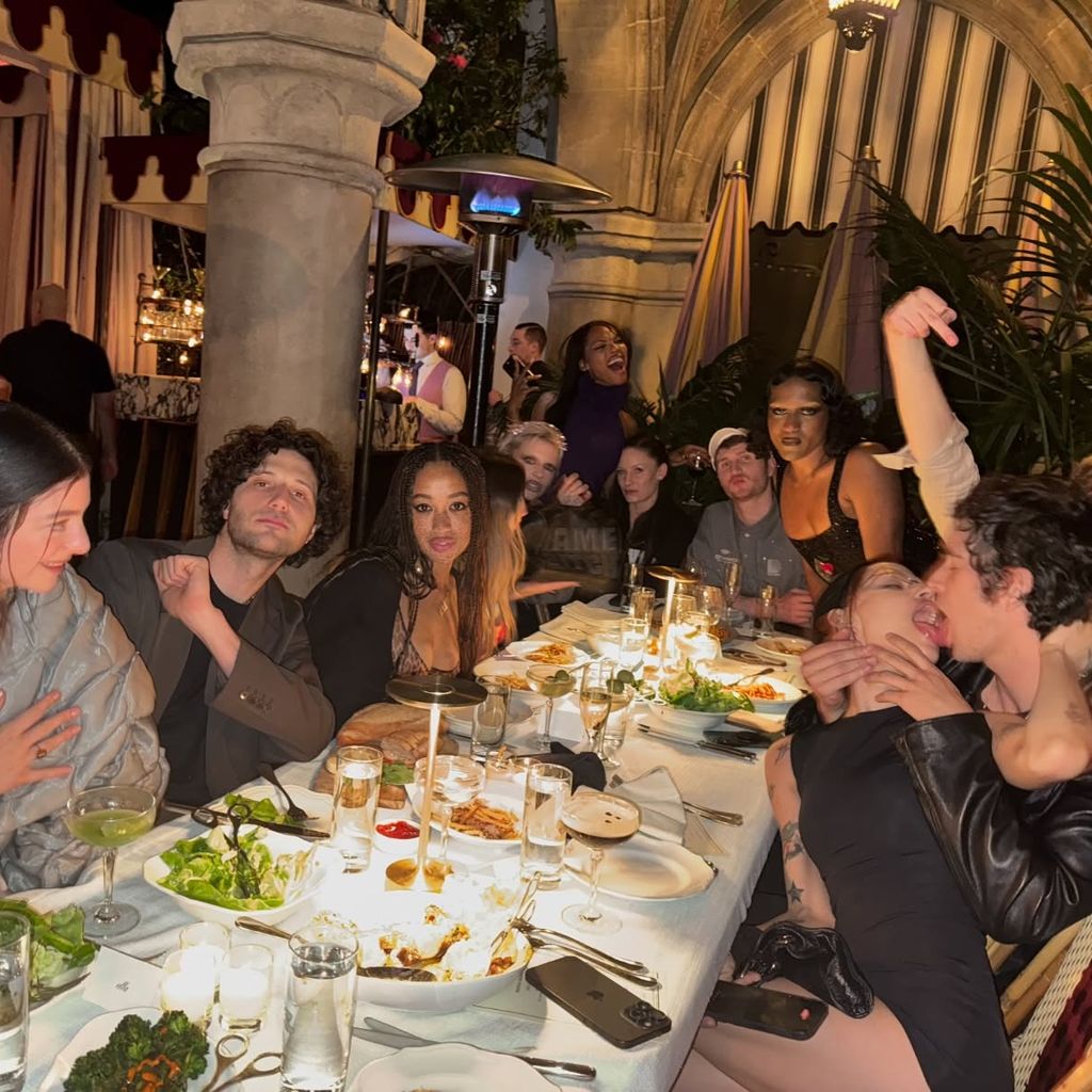 Matty Healy und seine Freundin Gabriella Bechtel, mit Lorde, Charli XCX und Co., Februar 2025