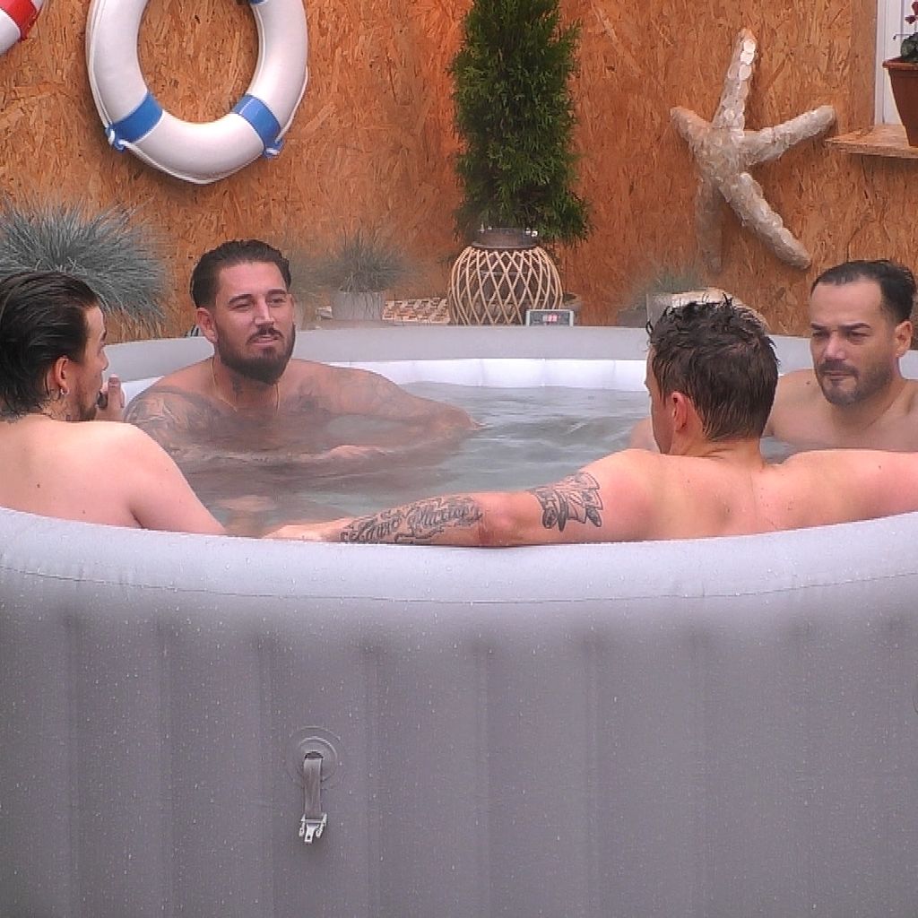 Matze Höhn, Mike Heiter, Max Kruse und Daniel Lopes bei "Promi Big Brother"