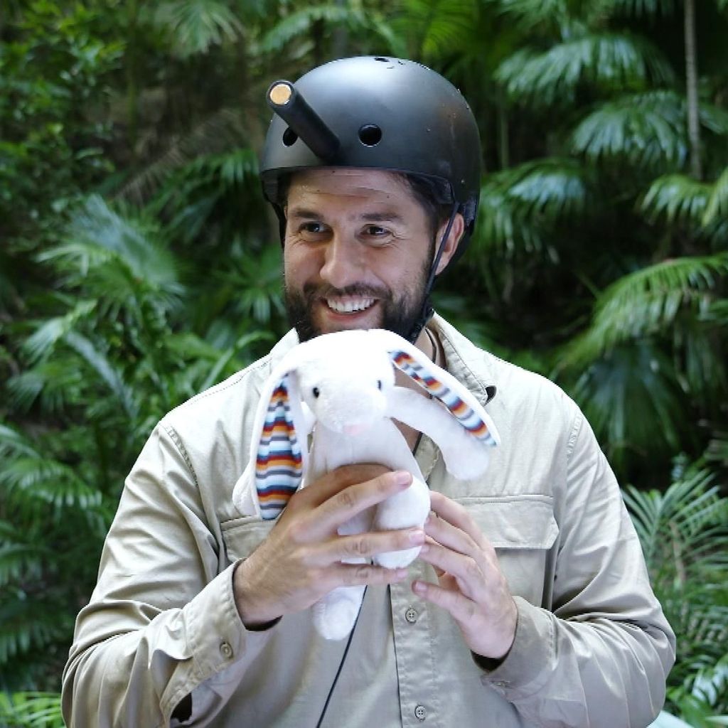 Maurice Dziwak mit Schnuffel im Dschungelcamp 2025
