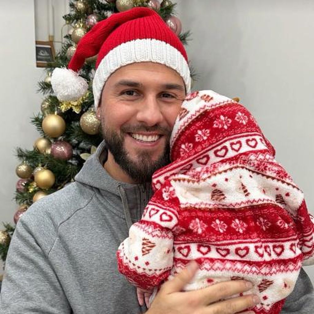 Maurice Dziwak mit seinem Baby an Weihnachten 2025