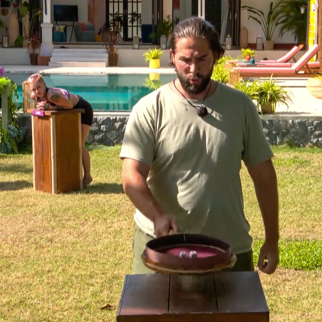 Maurice beim Stechen mit Edith, "Promis unter Palmen" 2026