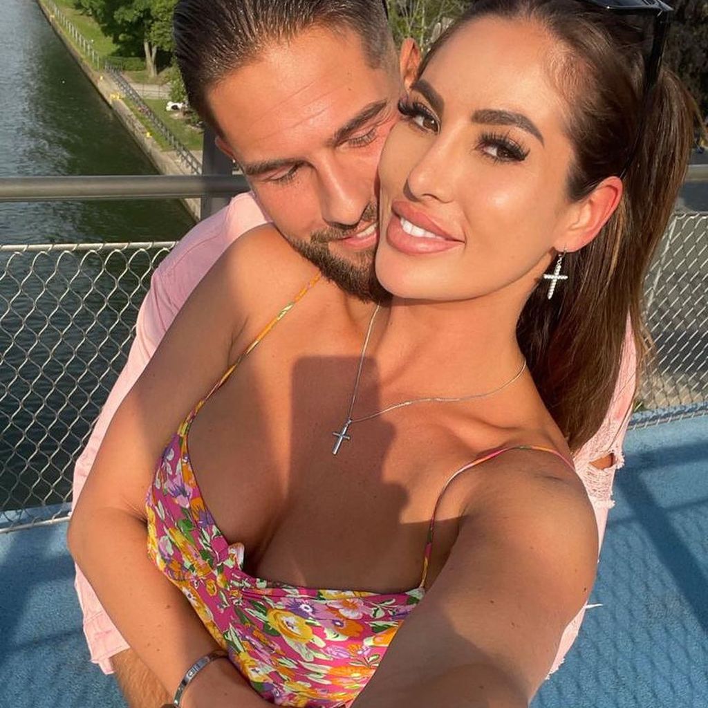 "Are You The One?"-Kandidat Maurice und Ricarda turteln