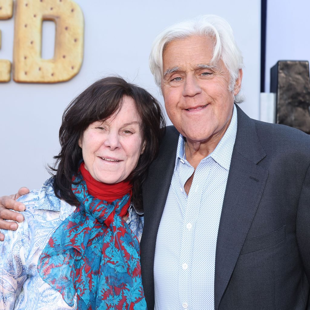Mavis Nicholson Leno und Jay Leno im April 2024 in Los Angeles