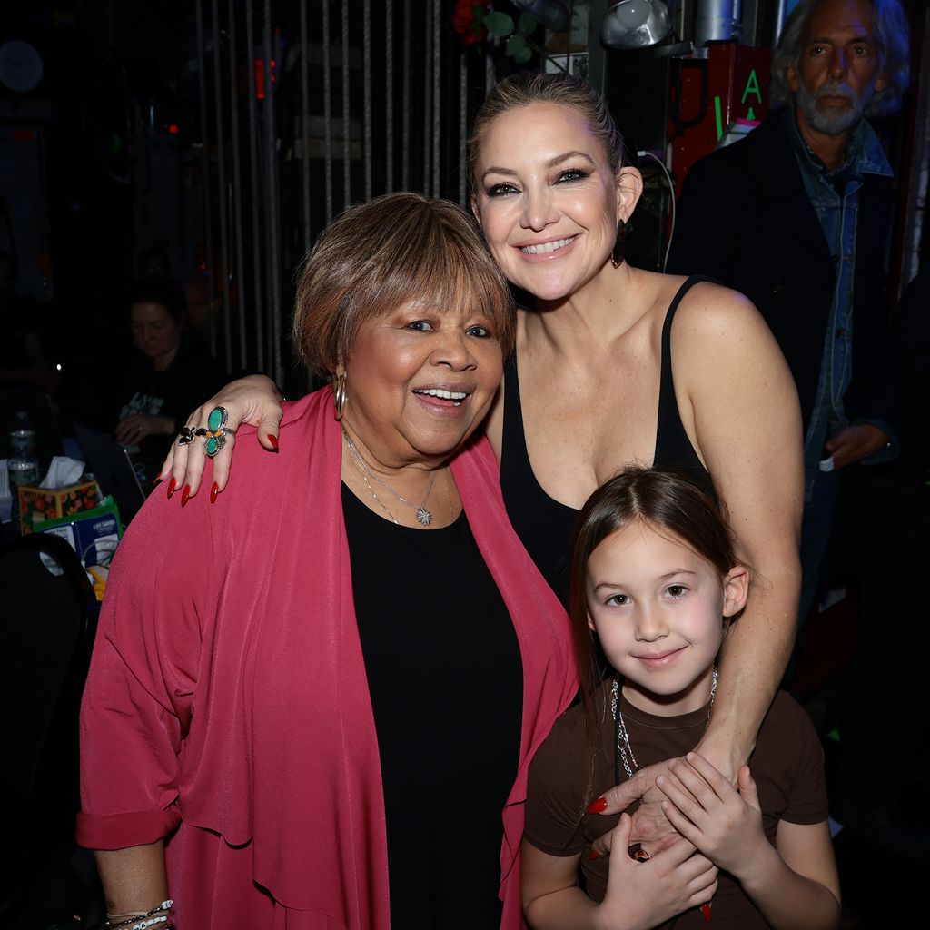 Mavis Staples mit Kate Hudson und deren Tochter Rani, März 2025