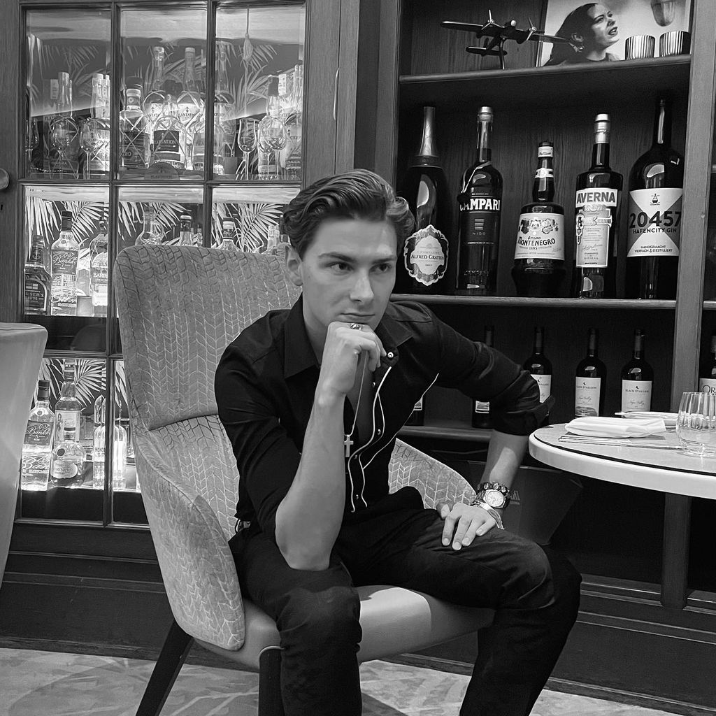 Max Suhr, Nachwuchsmodel