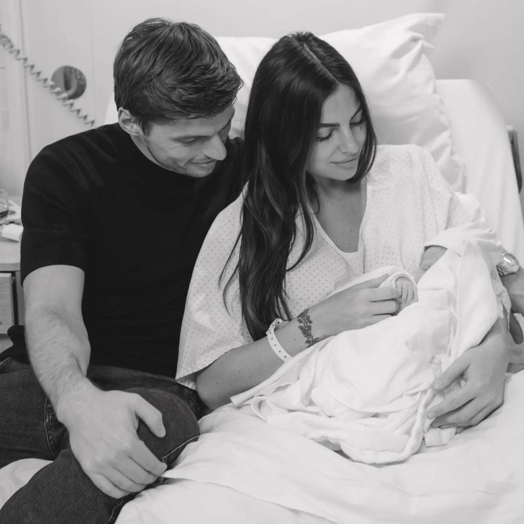 Max Verstappen und Kelly Piquet mit ihrer Tochter im Mai 2025