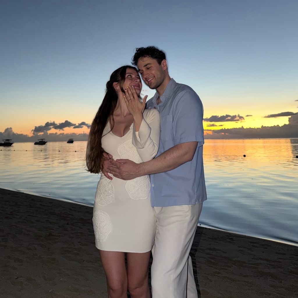 Maxime Herbort und Leander Sacher posieren