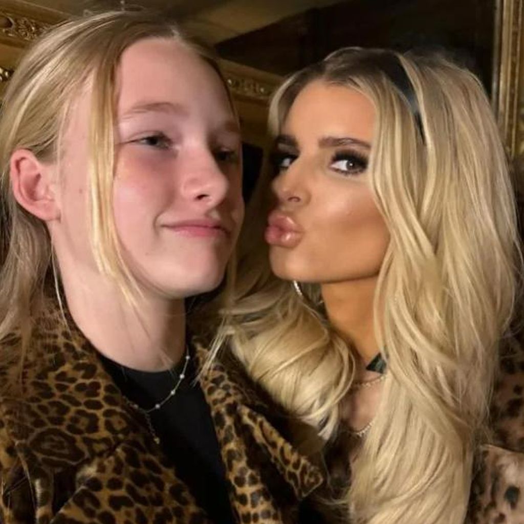 Maxwell Drew Johnson und  Jessica Simpson, 2024