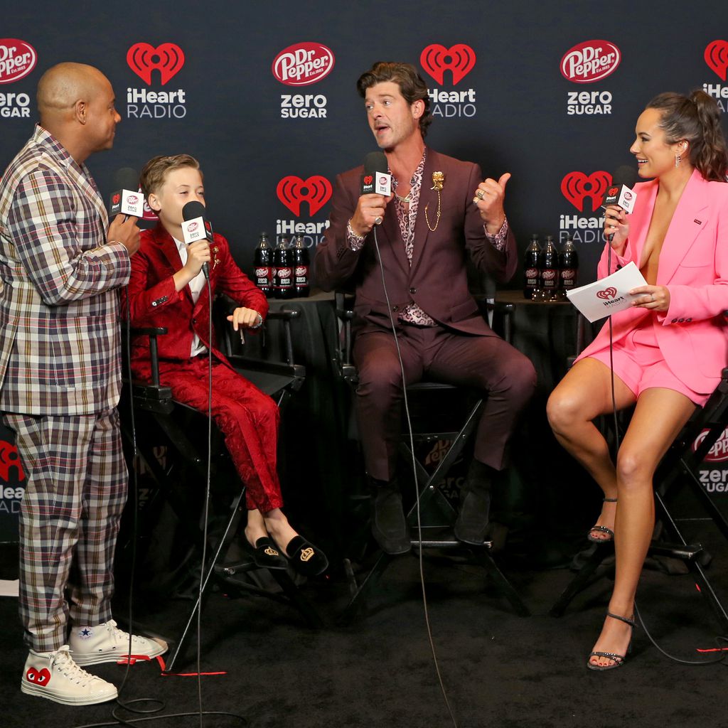 Maxwell, Julian Fuego Thicke, Robin Thicke und Emily Curl bei den iHeartRadio Music Awards 2021