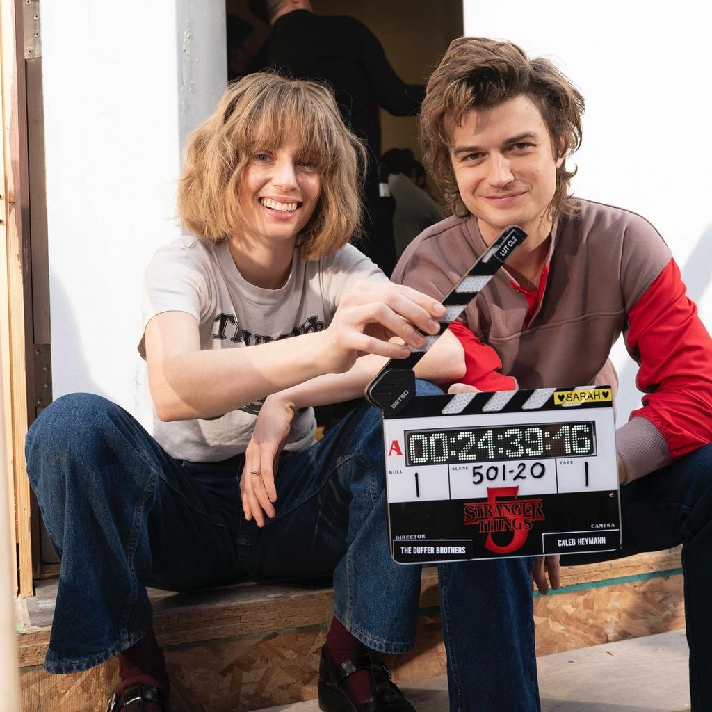 Maya Hawke und Joe Keery am "Stranger Things"-Set
