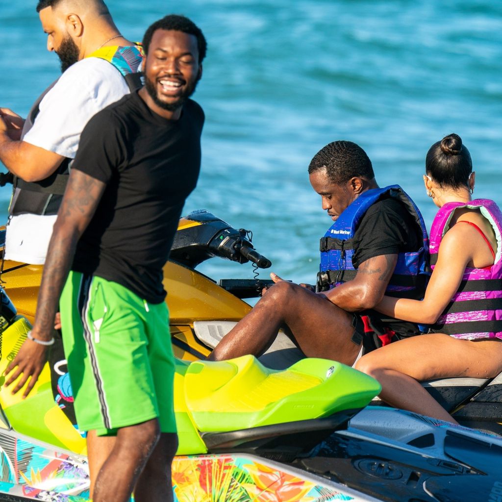 Meek Mill, DJ Khaled, P. Diddy und seine unbekannte Begleitung in Miami, 2020