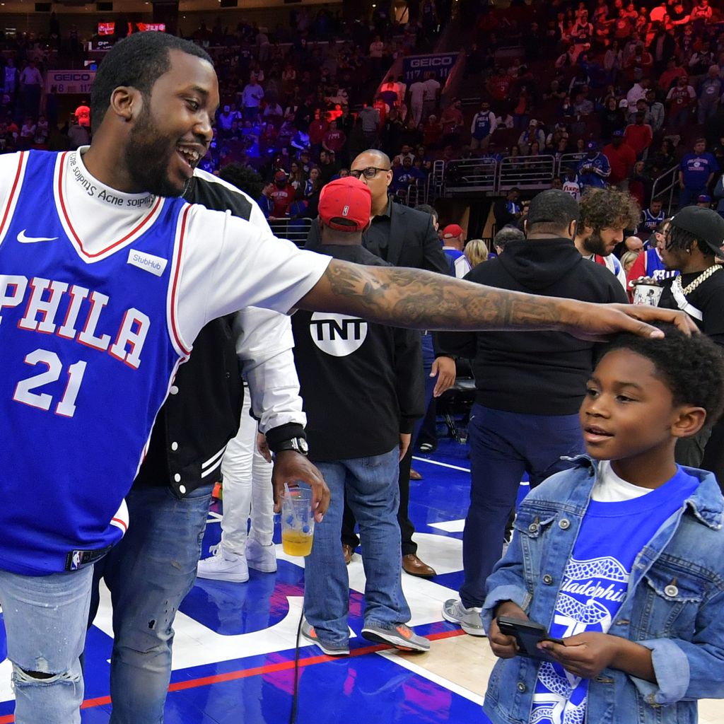 Meek Mill und sein Sohn Papi bei einem Basketball-Spiel in Philadelphia