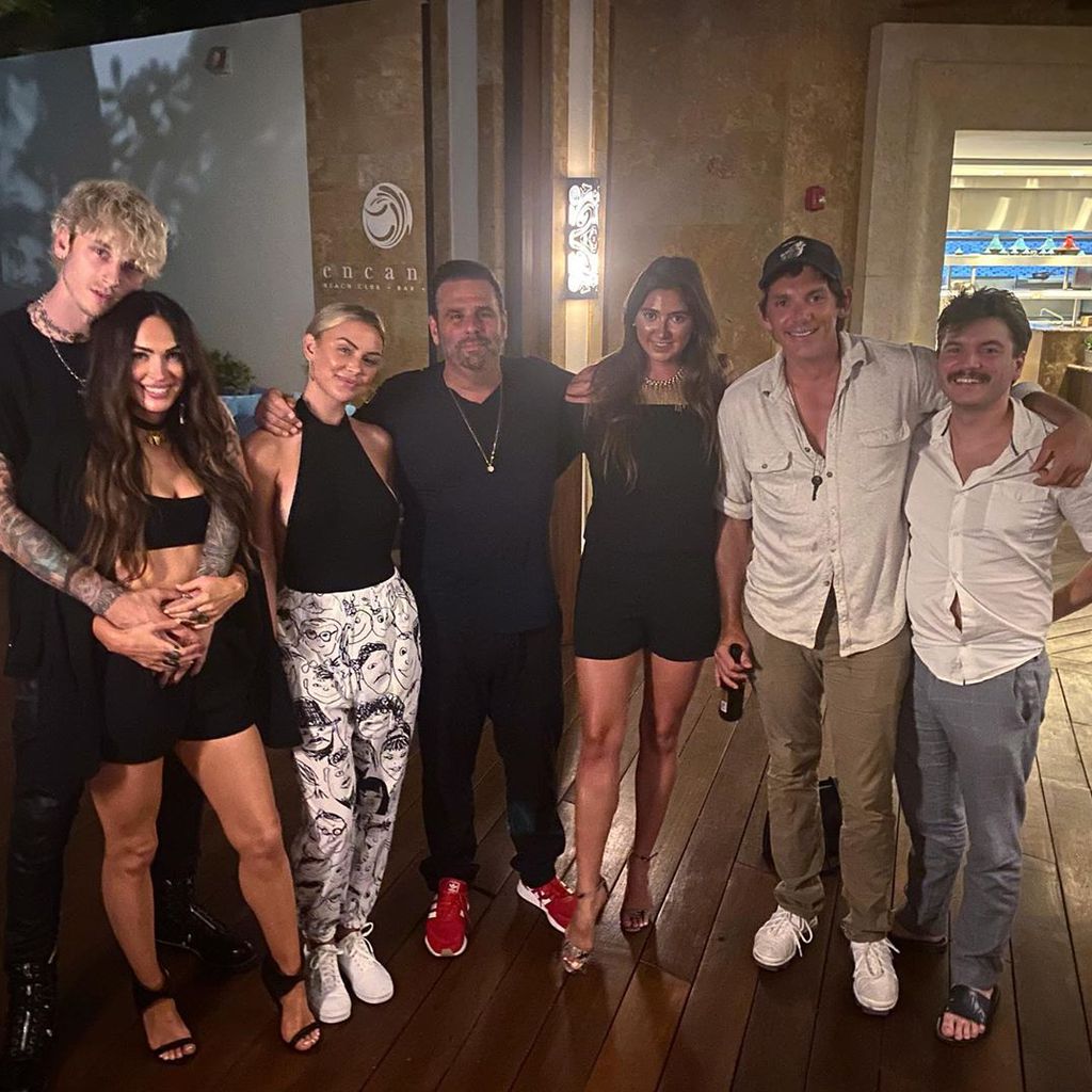 Megan Fox und Machine Gun Kelly mit Filmproduzent Randall Emmett und Schauspielkollegen, Juli 2020