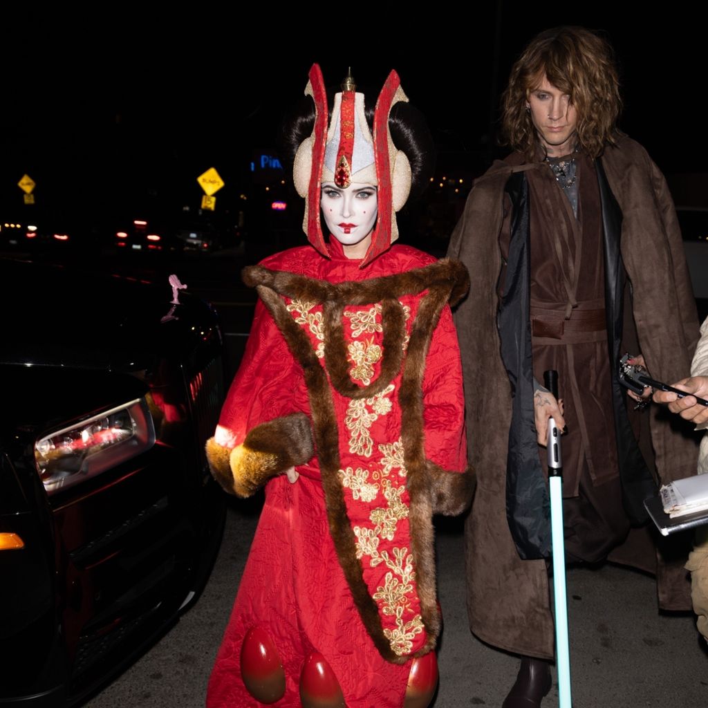 Megan Fox und Machine Gun Kelly bei Kendall Jenners Halloween-Party 2024