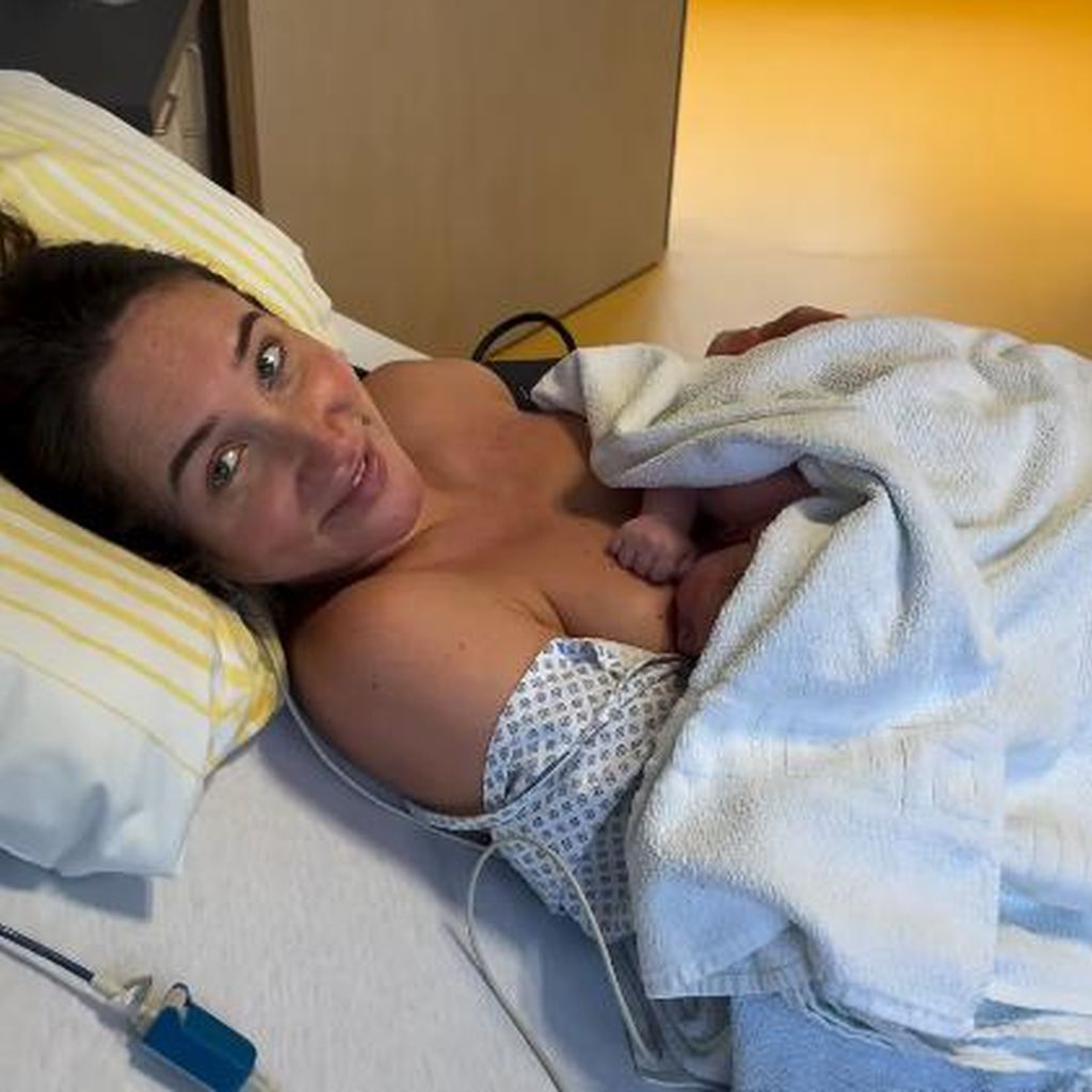 Megan McKenna und ihr Sohn im Oktober 2024