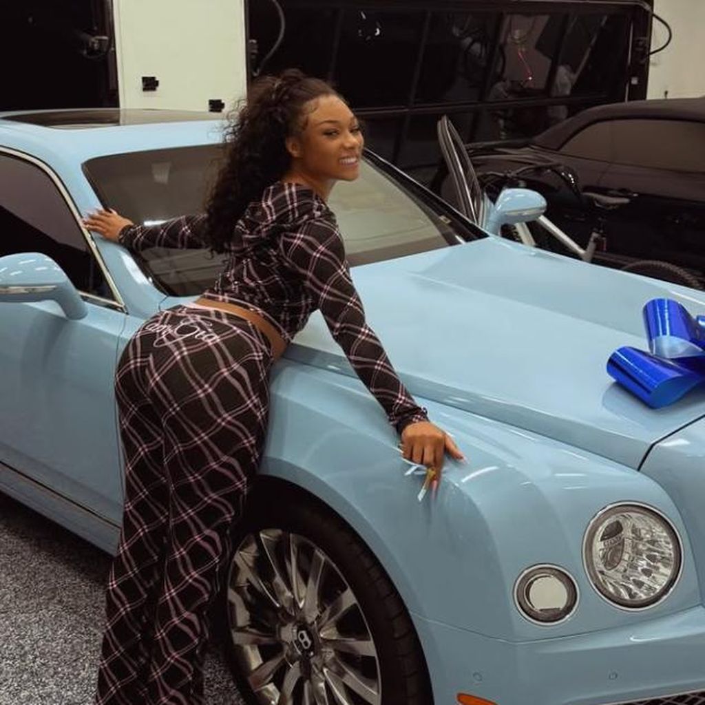 Meghan Thee Stallion mit ihrem neuen Auto, 2026