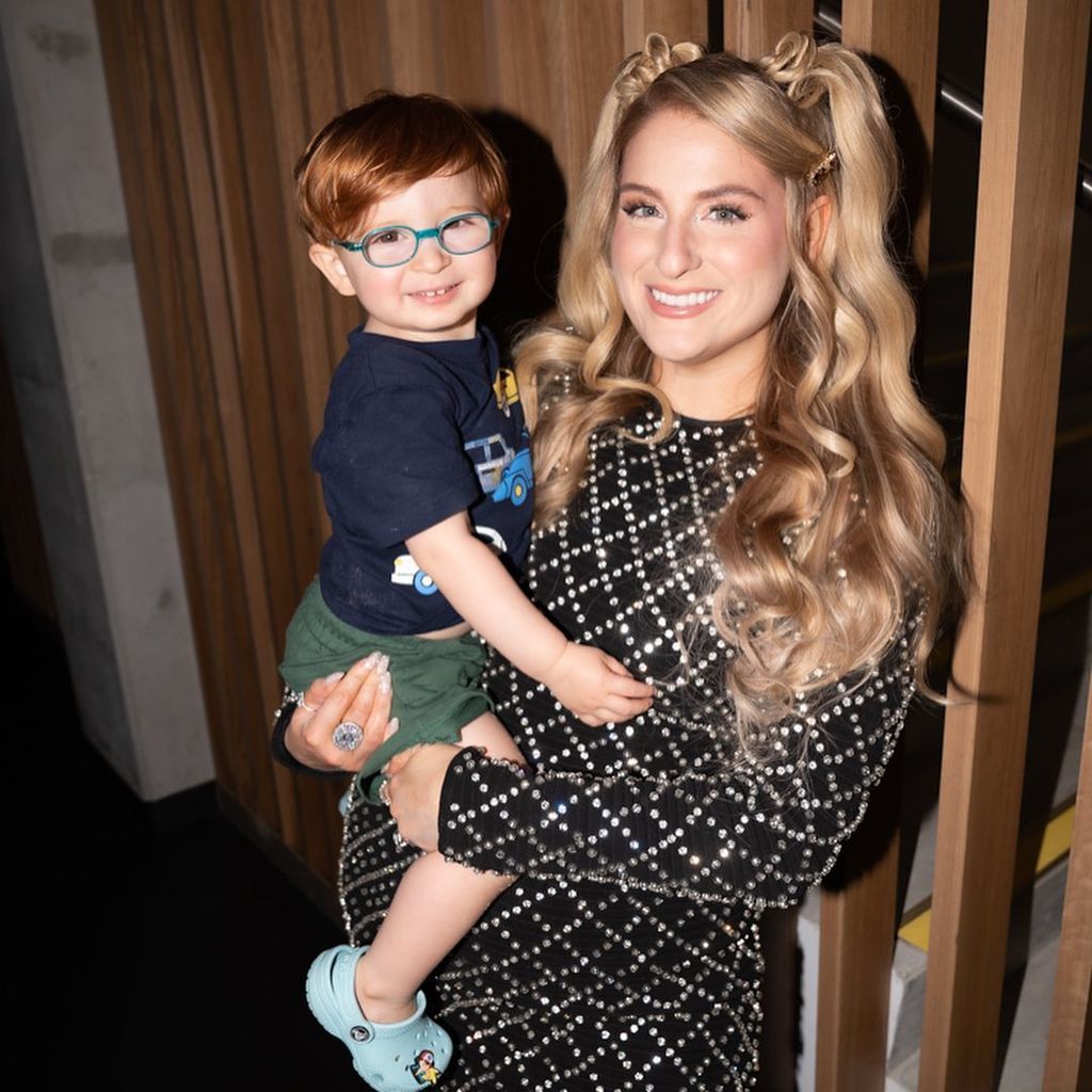 Meghan Trainor mit ihrem Sohn Riley