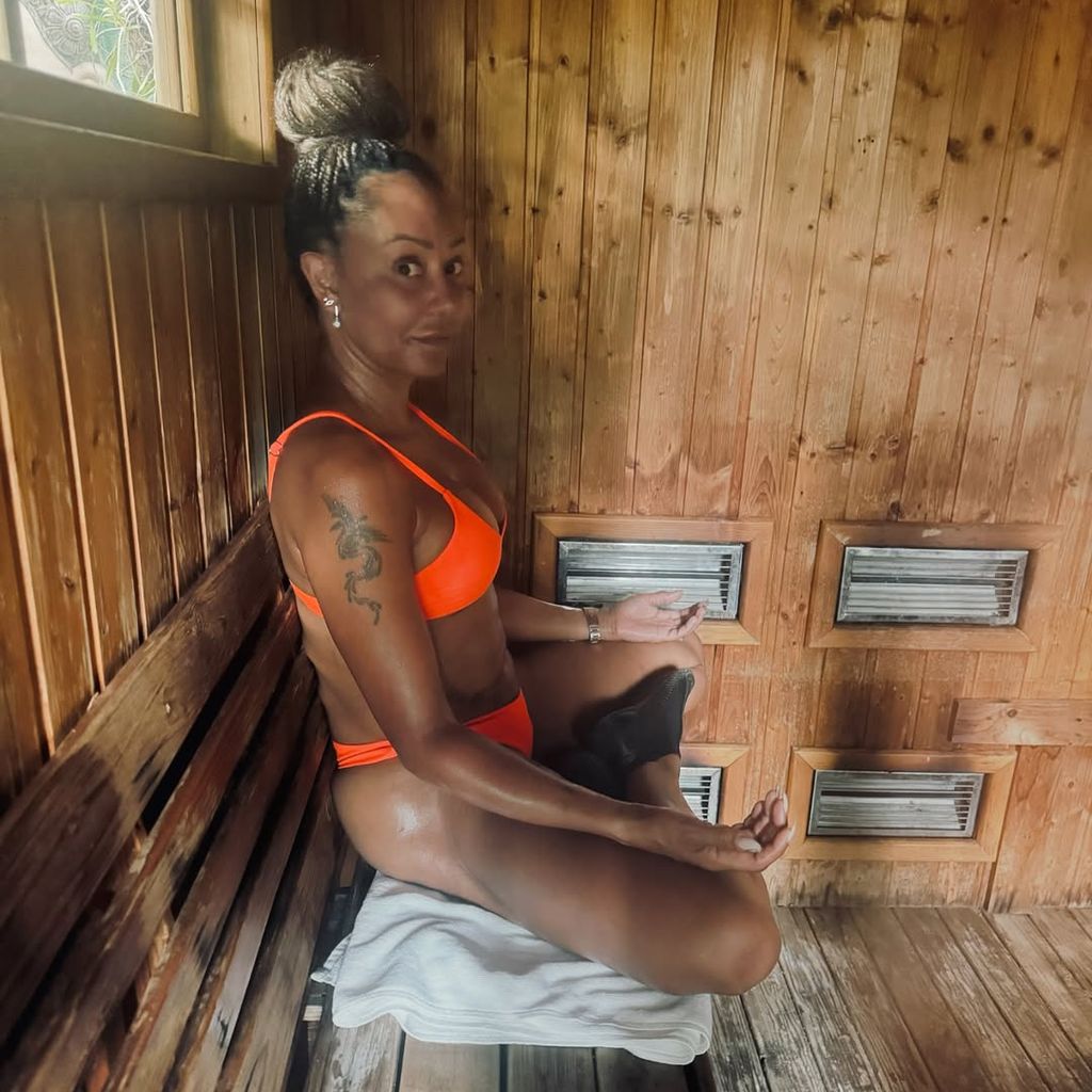 Mel B in der Sauna, November 2024