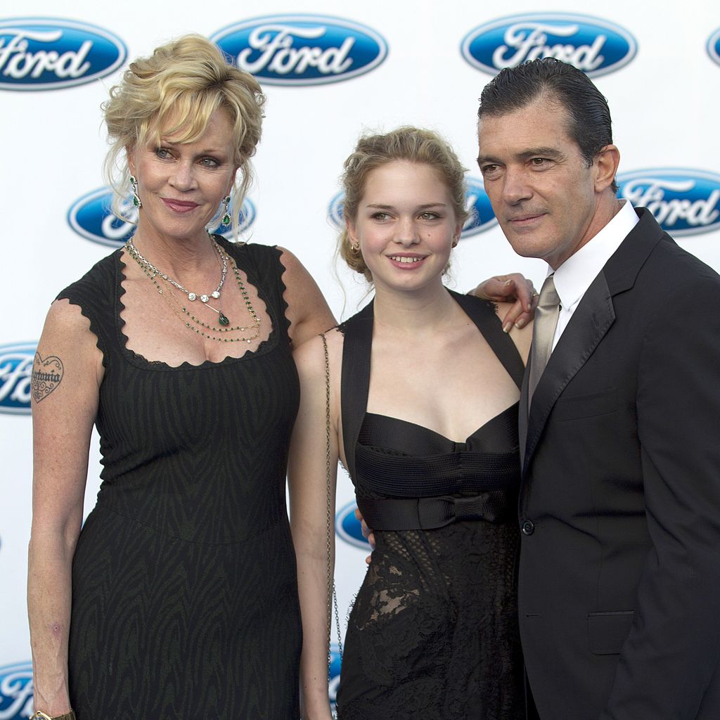 Stella Banderas mit ihren Eltern Melanie Griffith und Antonio Banderas im August 2012