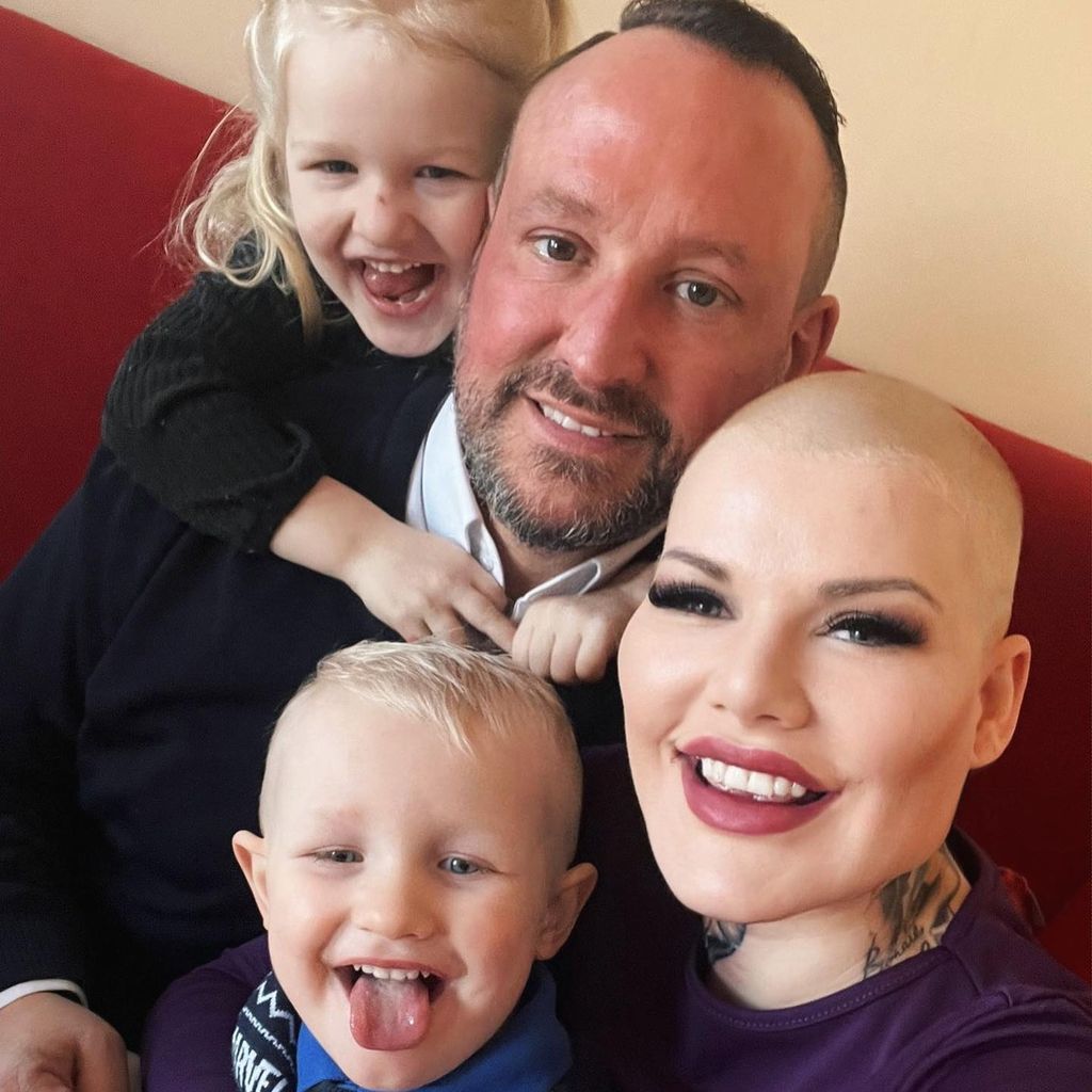 Melanie Müller (r.) mit ihren beiden Kindern und Andreas Kunz im März 2022