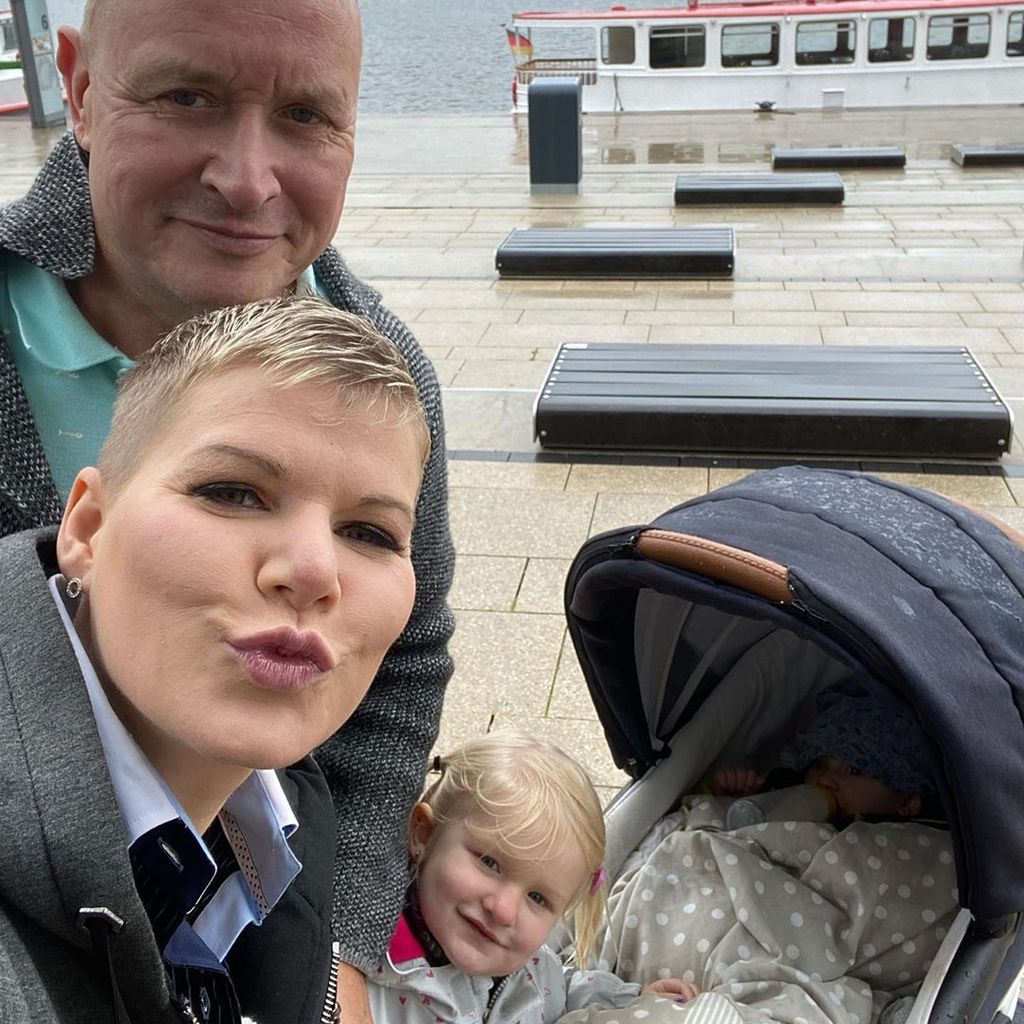 Melanie Müller mit ihrem Mann Mike und ihren Kindern