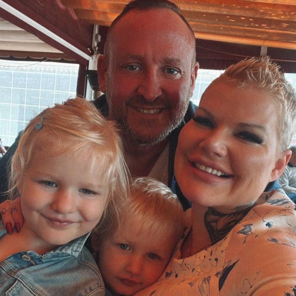 Melanie Müller mit ihrem Partner Andreas Kunz und ihren beiden Kids