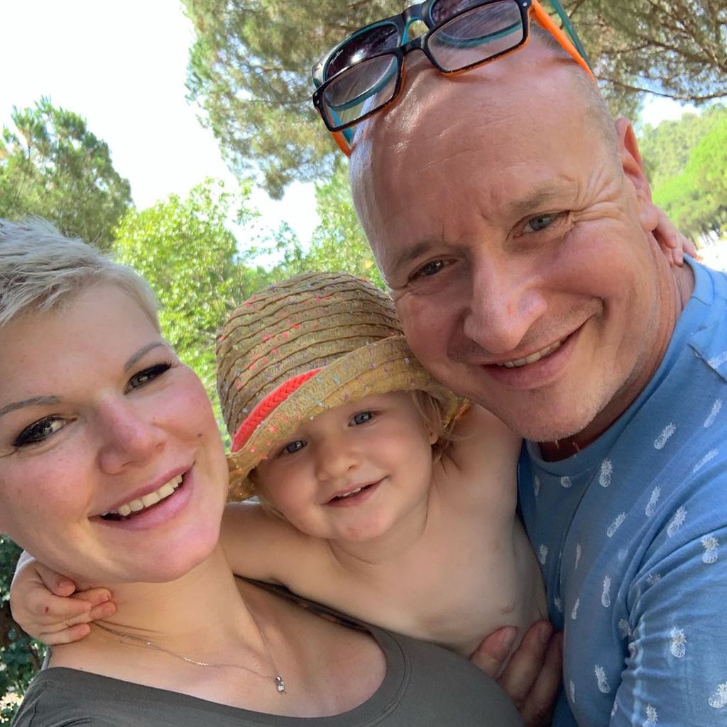 TV-Bekanntheit Melanie Müller mit ihrer Tochter und Ehemann Mike