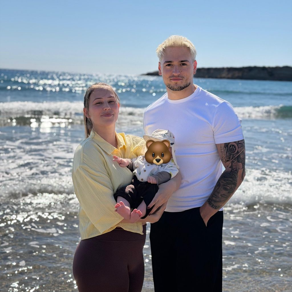 Melina Hoch und Max Bornmann mit ihrem Baby, Mai 2026