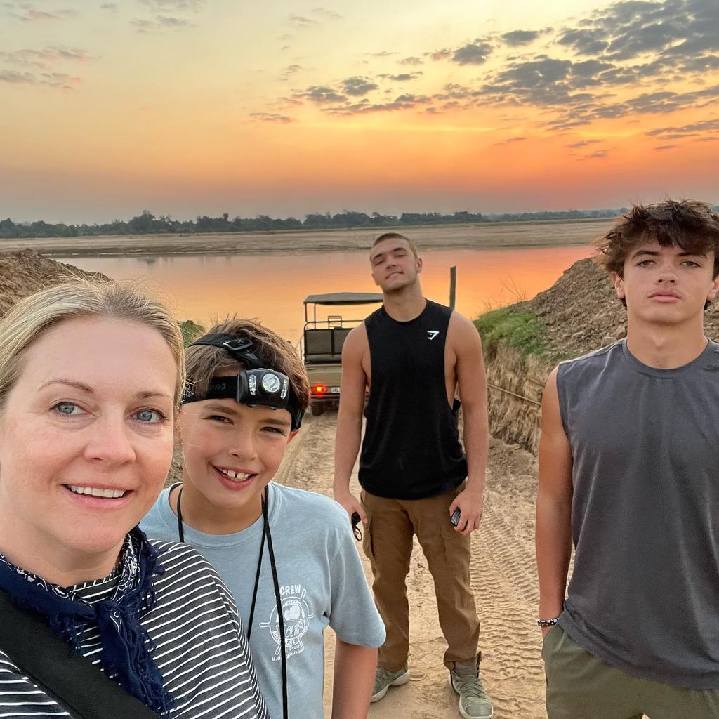 Melissa Joan Hart mit ihren Kindern Mason, Bryadon und Tucker im Juli 2023