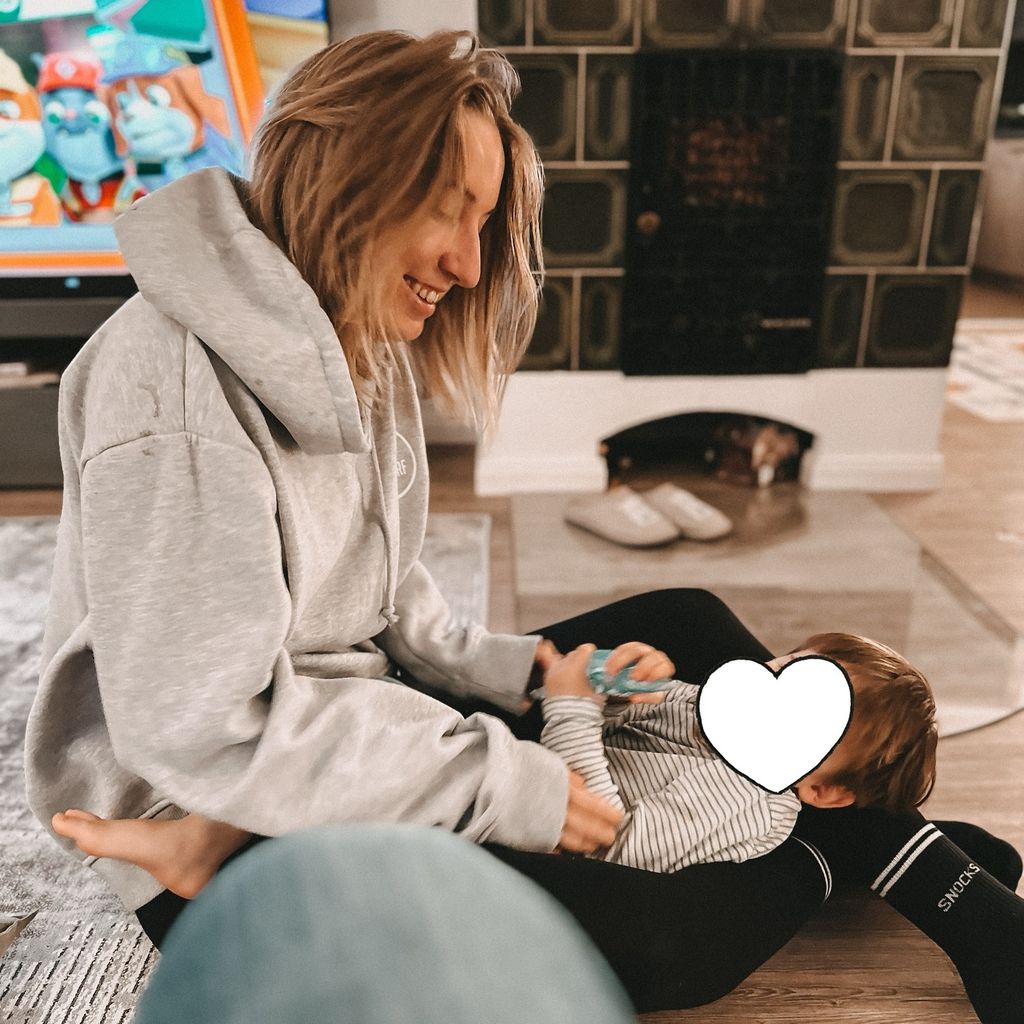 Melissa mit ihrem Sohn im November 2023