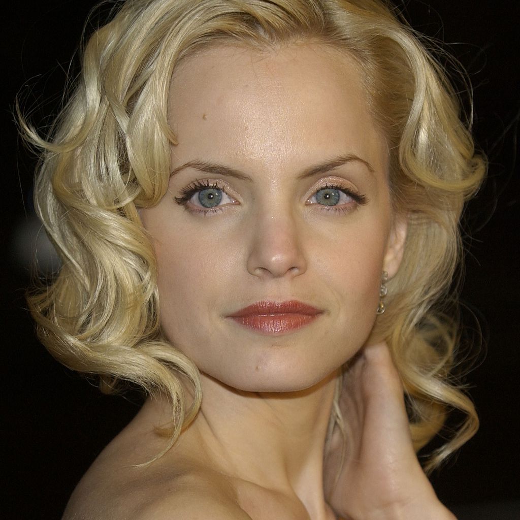 Mena Suvari 2002