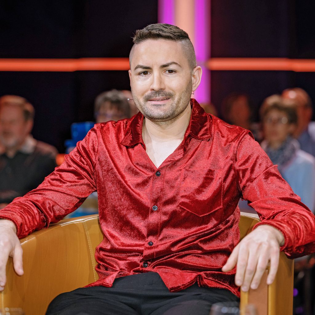 Menderes Bağci bei der Aufzeichnung der MDR-Talkshow Riverboat in der MediaCity Leipzig am 21.04.2023