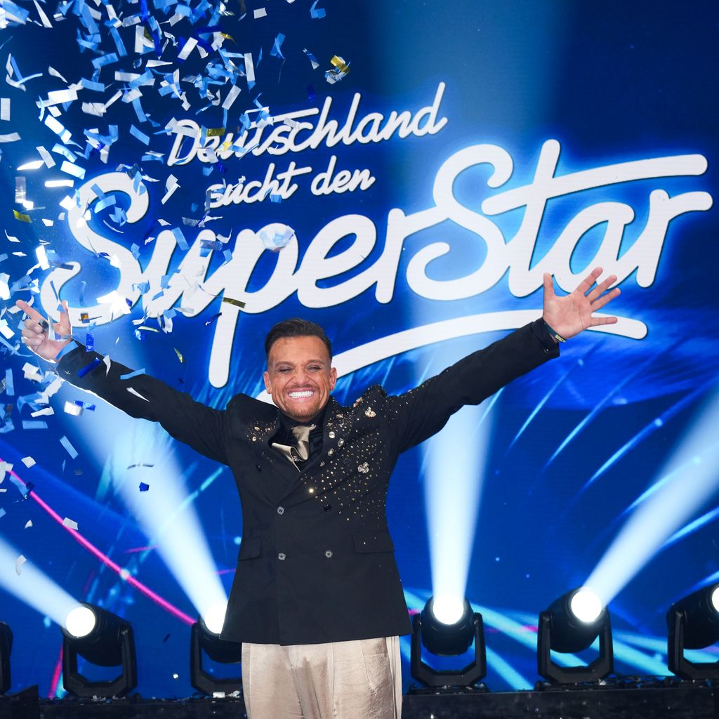 Menowin Fröhlich feiert seinen Sieg bei "Deutschland sucht den Superstar" 2026 in den MMC Studios in Köln