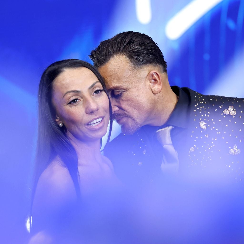 Menowin Fröhlich feiert mit Ronja Lehmann seinen Sieg im DSDS-Finale in den MMC-Studios in Köln