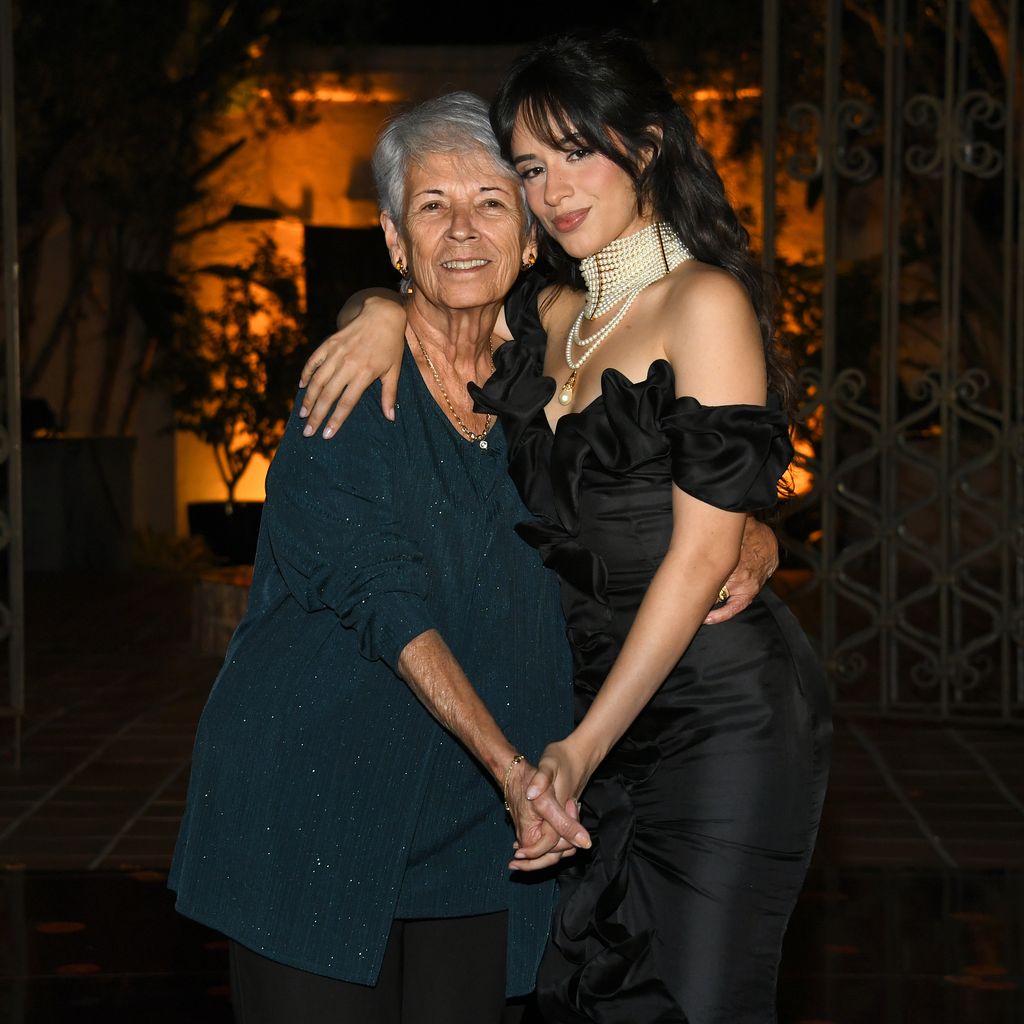 Bei der 5th Annual Día De Muertos Gala in Los Angeles: Mercedes Rodriguez und Camila Cabello